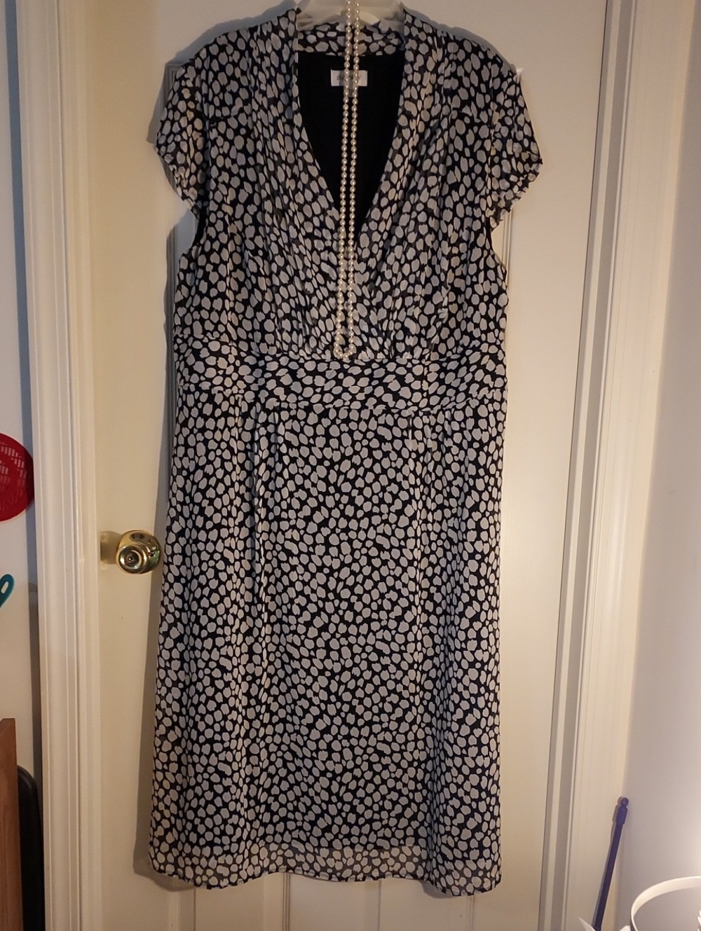 Black and White Printed V-Neck Women’s Dress